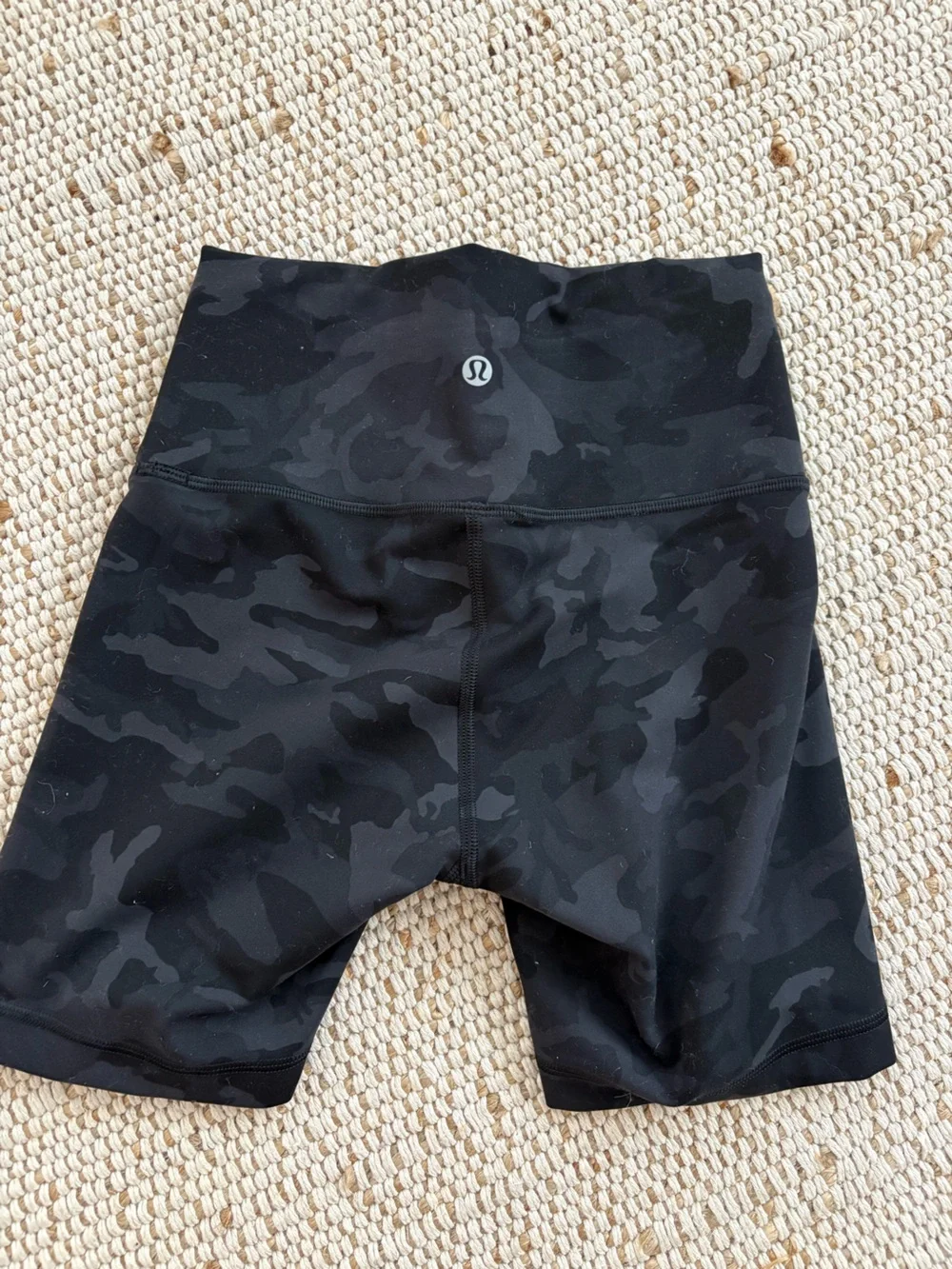 Lululemon Wunder Train 4” Shorts - Picture 2 of 4